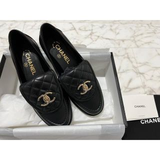 シャネル(CHANEL)のお値下げ🌸新品　CHANEL   人気完売　ローファー　シューズ　37.5(ローファー/革靴)