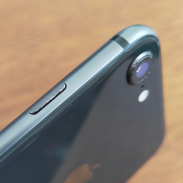 Apple(アップル)のiPhone 8 Space Gray 64 GB 中古 SIMフリー スマホ/家電/カメラのスマートフォン/携帯電話(スマートフォン本体)の商品写真