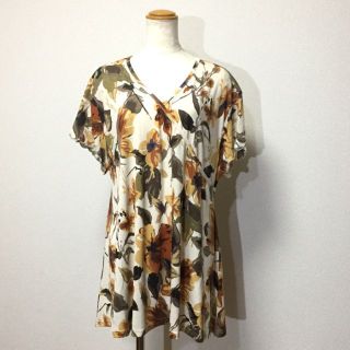 ４L(XL)サイズ　花柄チュニック　ゆったりストレッチ　8075BEG(チュニック)