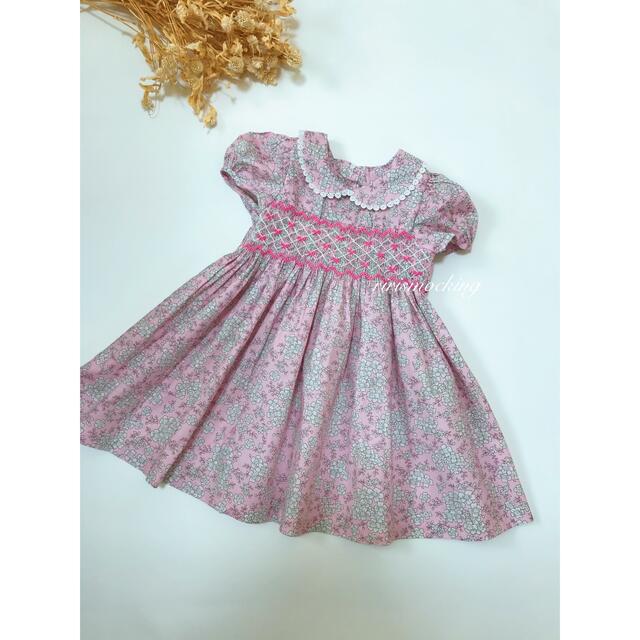 新作　ピンク　小花柄　スモッキング　ワンピース　ボンポワン   好き　リバティ風 キッズ/ベビー/マタニティのキッズ服女の子用(90cm~)(ワンピース)の商品写真