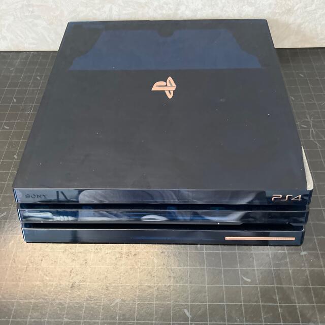 PlayStation4(プレイステーション4)のPS4 Pro 500 Million Limited Edition エンタメ/ホビーのゲームソフト/ゲーム機本体(家庭用ゲーム機本体)の商品写真