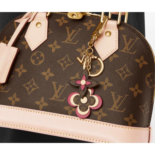 ム・フラワ LOUIS ブルーミングフラワー バッグチャーム の通販 by H's
