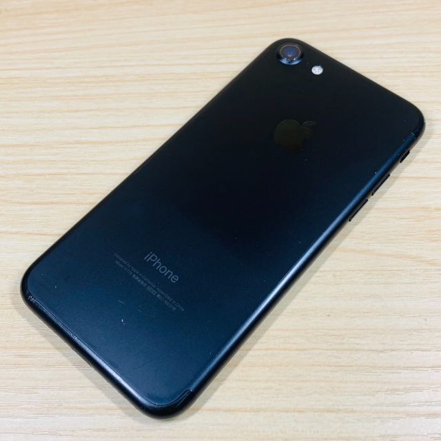 Apple(アップル)のP22 iPhone7 32GB SIMフリー スマホ/家電/カメラのスマートフォン/携帯電話(スマートフォン本体)の商品写真