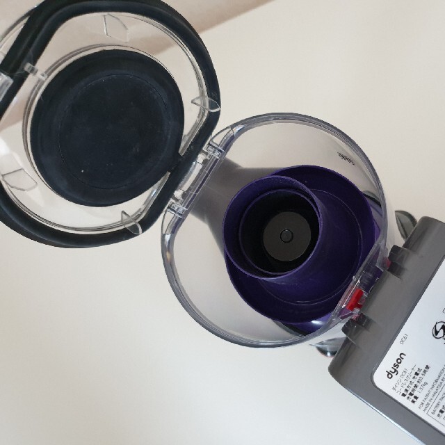 Dyson(ダイソン)の【中古美品】　ダイソン dyson ハンディクリーナー DC61MH スマホ/家電/カメラの生活家電(掃除機)の商品写真