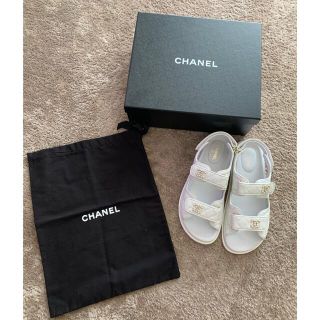 シャネル(CHANEL)のCHANEL シャネル　ホワイト　サンダル(サンダル)