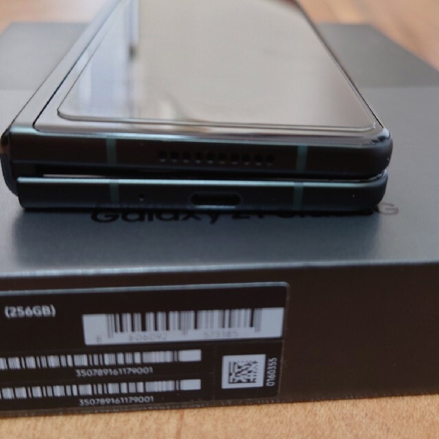 Galaxy(ギャラクシー)のSamsung Galaxy Z Fold3 5G Single-SIM スマホ/家電/カメラのスマートフォン/携帯電話(スマートフォン本体)の商品写真