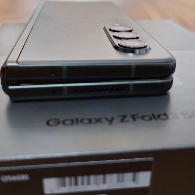 Galaxy(ギャラクシー)のSamsung Galaxy Z Fold3 5G Single-SIM スマホ/家電/カメラのスマートフォン/携帯電話(スマートフォン本体)の商品写真