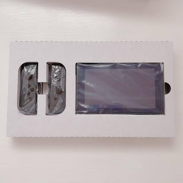 Nintendo Switch(ニンテンドースイッチ)の【5/28のみ即日発送可】Nintendo Switch  本体  グレー エンタメ/ホビーのゲームソフト/ゲーム機本体(家庭用ゲーム機本体)の商品写真