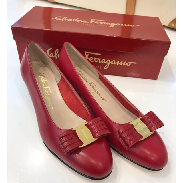 Salvatore Ferragamo(サルヴァトーレフェラガモ)のRR286 サルヴァトーレ フェラガモ パンプス レッド #7 レディースの靴/シューズ(ハイヒール/パンプス)の商品写真