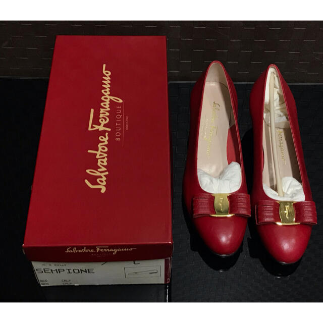 Salvatore Ferragamo(サルヴァトーレフェラガモ)のRR286 サルヴァトーレ フェラガモ パンプス レッド #7 レディースの靴/シューズ(ハイヒール/パンプス)の商品写真