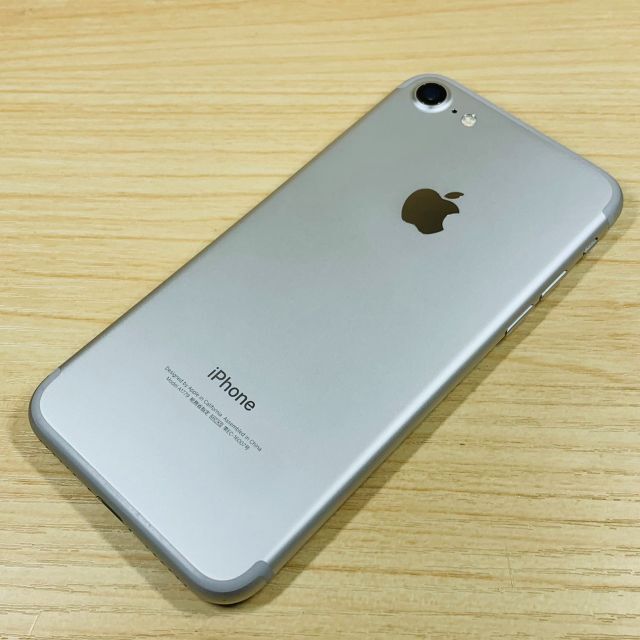 P47 美品 iPhone7 32GB SIMフリースマートフォン/携帯電話