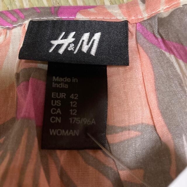 H&H(エイチアンドエイチ)のH&M  花柄　半袖　シャツ　サイズ42 & ユニクロ　スクエア　ネックT    レディースのトップス(シャツ/ブラウス(半袖/袖なし))の商品写真