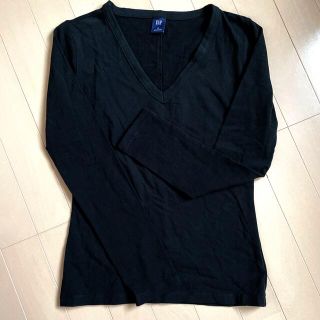 ギャップ(GAP)の最終価格　GAP  長袖　Vネック　トップス　Tシャツ　黒　ブラック　送料込み(カットソー(長袖/七分))