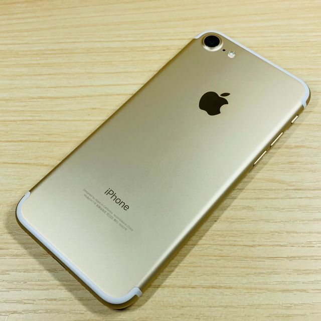 P36 iPhone7 32GB SIMフリー 1