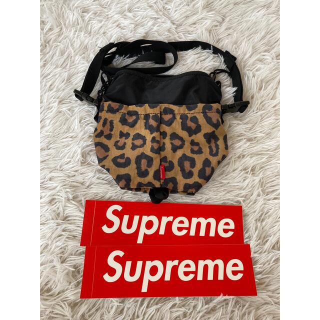 Supreme(シュプリーム)のSupremeネックポーチ20aw(ステッカー付) メンズのバッグ(ショルダーバッグ)の商品写真