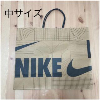 ナイキ(NIKE)のナイキ　紙袋　ショッパー　中サイズ　梱包資材(ショップ袋)