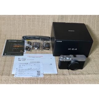 保証あり使用回数極小　FUJIFILM X-E4 -S ボディー＋予備バッテリ(ミラーレス一眼)