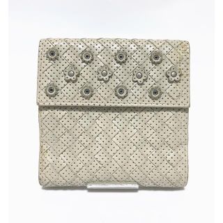 ボッテガヴェネタ(Bottega Veneta)のボッテガ　　レザー財布　オフホワイト　白系　花　フラワー　二つ折り財布ウォレット(財布)