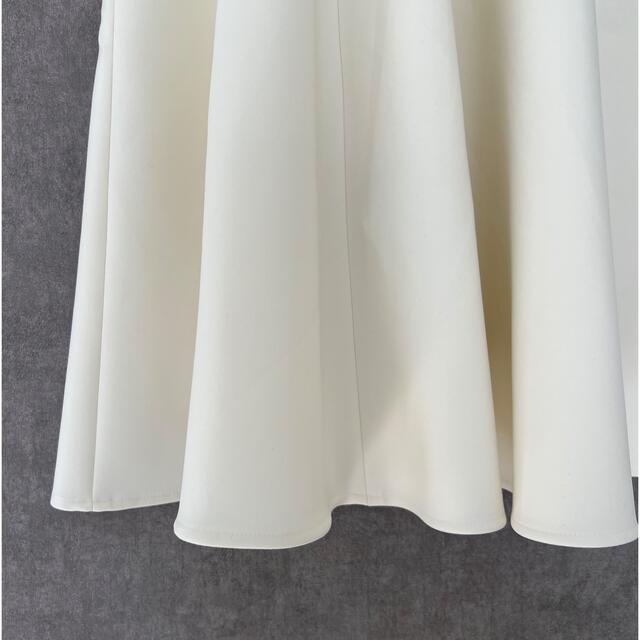 QUEENS COURT(クイーンズコート)のQUEENS COURT サーキュラーシンプルフレアスカート　1サイズ　ホワイト レディースのスカート(ひざ丈スカート)の商品写真