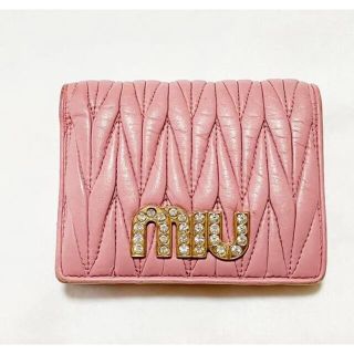 miumiu - ミュウミュウ 二つ折り財布 マトラッセ ビジューロゴピンクの