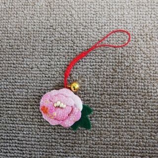 ハンドメイド　ちりめんストラップ　お花(キーホルダー/ストラップ)