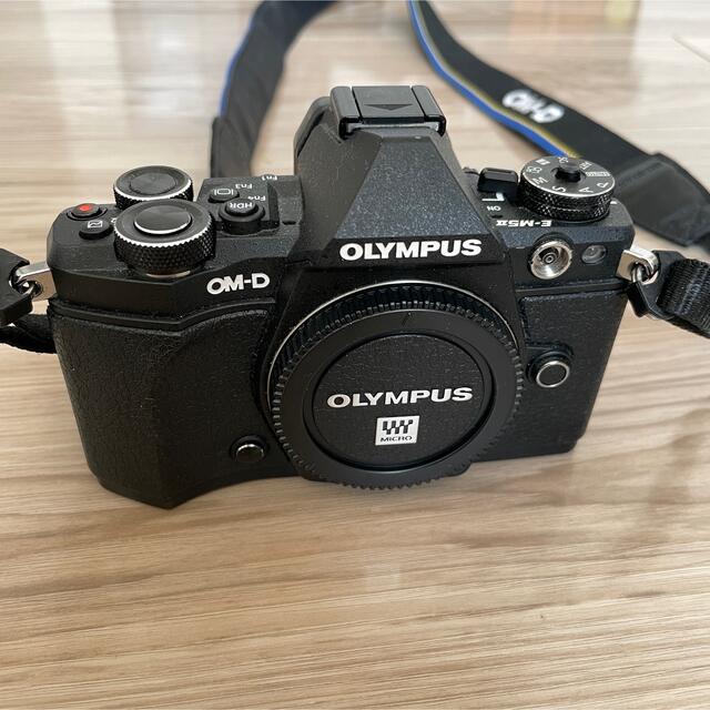 OLYMPUS(オリンパス)の【引退品】カメラセットOMD-EM5 Mark2 単焦点 ズーム レンズセット スマホ/家電/カメラのカメラ(ミラーレス一眼)の商品写真