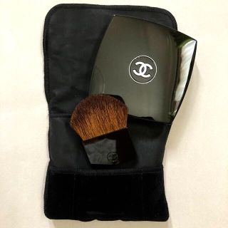 新品！CHANEL フェイスパウダー　カメリア　ルミエールデテ　ブラシ&ケース付