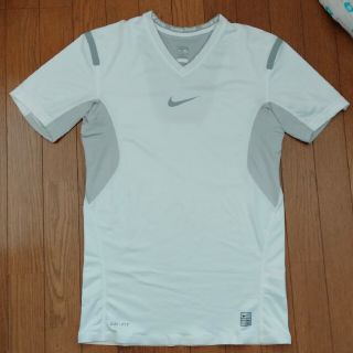 ナイキ(NIKE)のナイキ　ドライフィット　白Ｔシャツ　メンズ(Tシャツ/カットソー(半袖/袖なし))