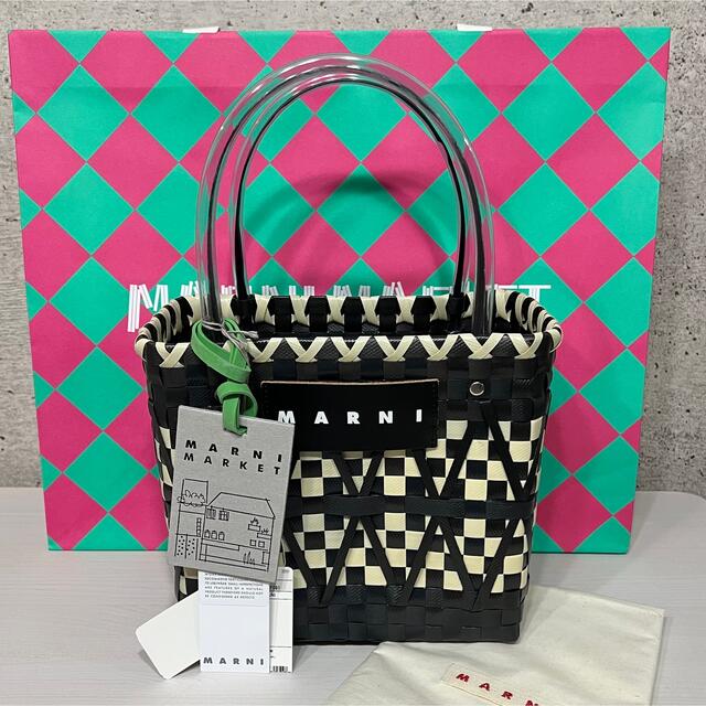 新品　MARNI マルニフラワーカフェ　スクランブルバッグ　ブラック　ホワイト