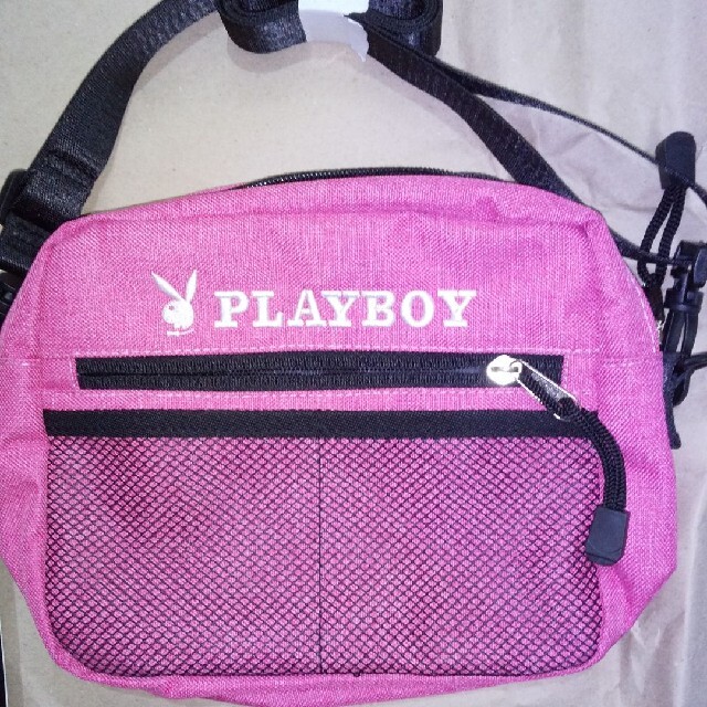 PLAYBOY(プレイボーイ)のPLAYBOYショルダーバックと小銭入れ レディースのバッグ(ショルダーバッグ)の商品写真