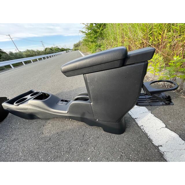 トヨタ(トヨタ)のアクア　センターコンソール　中期 自動車/バイクの自動車(車種別パーツ)の商品写真