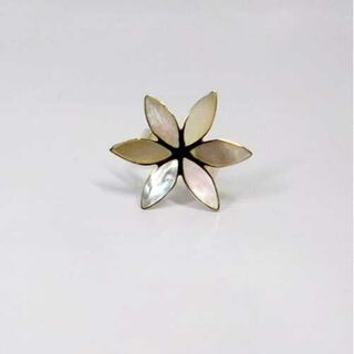 白蝶貝を使ったシルバー925製花のリング（指輪）！の通販 by yuki's ...