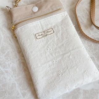 スマホショルダー　スマホポシェット　刺繍ホワイト(ショルダーバッグ)