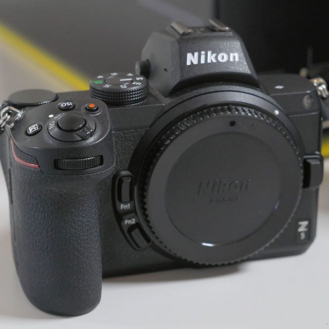 Nikon(ニコン)のNikon (ニコン) Z5 24-200 レンズキット スマホ/家電/カメラのカメラ(ミラーレス一眼)の商品写真