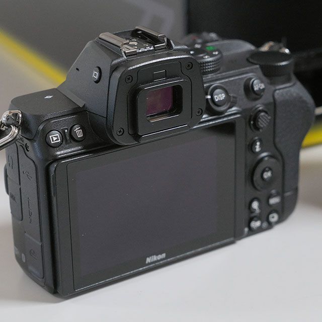 Nikon(ニコン)のNikon (ニコン) Z5 24-200 レンズキット スマホ/家電/カメラのカメラ(ミラーレス一眼)の商品写真