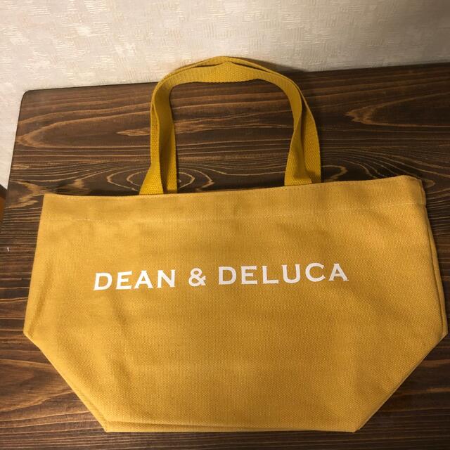 DEAN & DELUCA(ディーンアンドデルーカ)のDEAN&DELUCA 2020 チャリティ トートバッグ キャラメルイエロー レディースのバッグ(トートバッグ)の商品写真