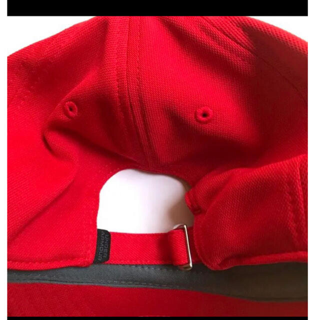 UNDER ARMOUR(アンダーアーマー)のアンダーアーマー  アジャスタブル キャップ　color：レッド/ブラック メンズの帽子(キャップ)の商品写真