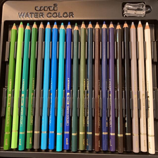 三菱鉛筆(ミツビシエンピツ)のユニ　ウォーターカラー48色　ユキ様専用 エンタメ/ホビーのアート用品(色鉛筆)の商品写真