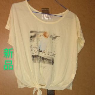 ページボーイ(PAGEBOY)のPagebay★イエロー★トップス、Ｔシャツ（新品未着用）(Tシャツ(半袖/袖なし))