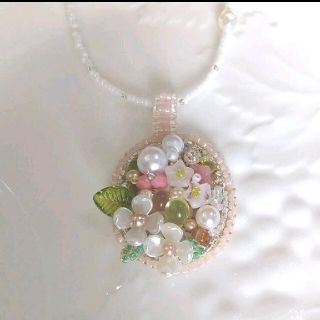 ハンドメイド　ネックレス　ピンク　♪(ネックレス)