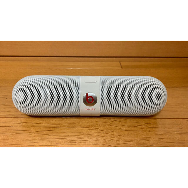 Beats by Dr Dre(ビーツバイドクタードレ)のbeats pill 2.0 Bluetoothスピーカー（WH）スタンド付き スマホ/家電/カメラのオーディオ機器(スピーカー)の商品写真