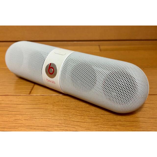 Beats by Dr Dre(ビーツバイドクタードレ)のbeats pill 2.0 Bluetoothスピーカー（WH）スタンド付き スマホ/家電/カメラのオーディオ機器(スピーカー)の商品写真