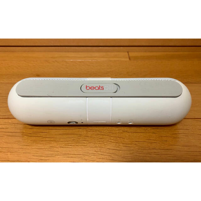 Beats by Dr Dre(ビーツバイドクタードレ)のbeats pill 2.0 Bluetoothスピーカー（WH）スタンド付き スマホ/家電/カメラのオーディオ機器(スピーカー)の商品写真