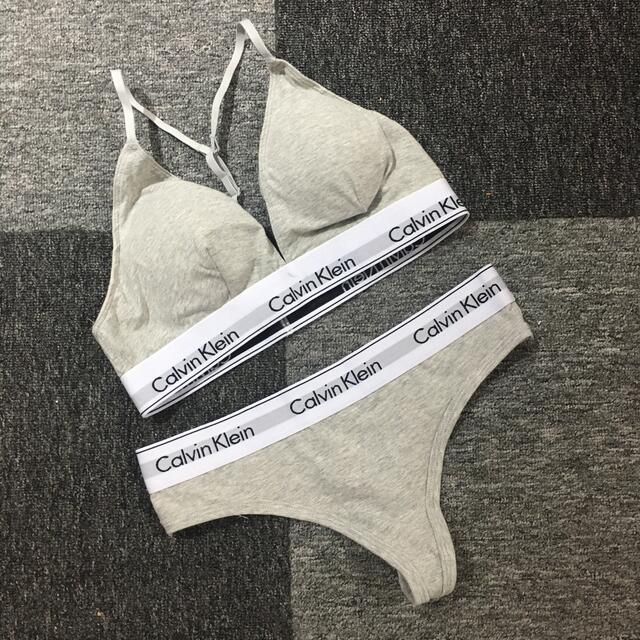 ck Calvin Klein(シーケーカルバンクライン)のカルバンクライン　レディース　上下セット　ブラ&ショーツTバッグ　灰　下着　S レディースの下着/アンダーウェア(ブラ&ショーツセット)の商品写真