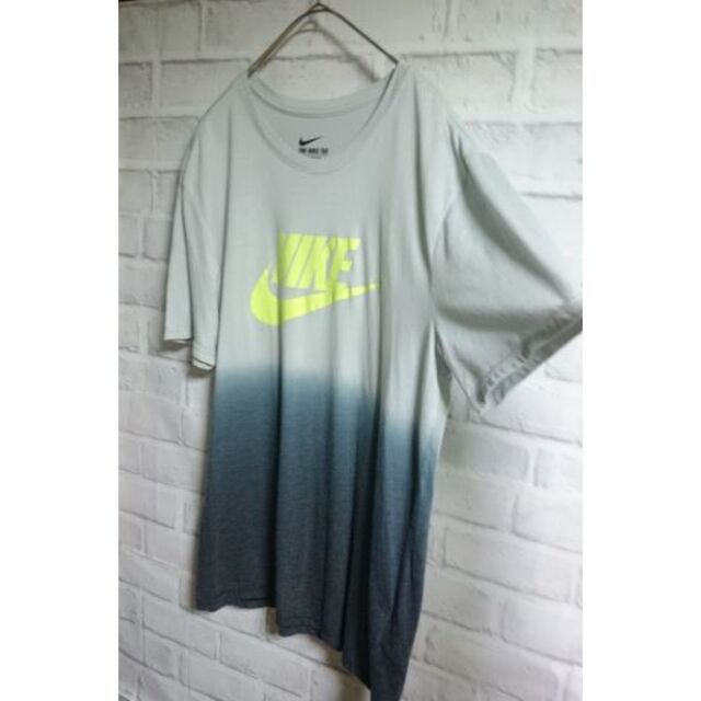 NIKE(ナイキ)のNIKE✩胸黄色ロゴ　グラデーションTシャツ Lサイズ　ナイキ メンズのトップス(Tシャツ/カットソー(半袖/袖なし))の商品写真