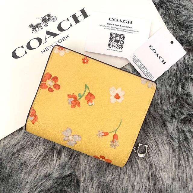 COACH(コーチ)の新品☆ COACH(コーチ)イエロー 花柄 レザー 折り財布 レディースのファッション小物(財布)の商品写真