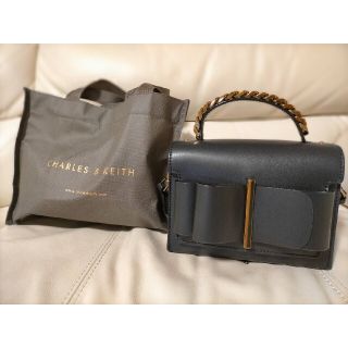 チャールズアンドキース(Charles and Keith)の【美品】チャールズアンドキース ボウディティールバッグ(ショルダーバッグ)