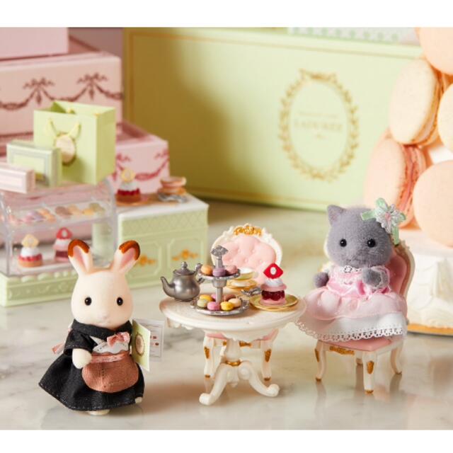 LADUREE(ラデュレ)の新品未使用　未開封　シルバニア　スクレ by ラデュレ　ラデュレでティータイム キッズ/ベビー/マタニティのおもちゃ(ぬいぐるみ/人形)の商品写真