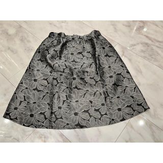 ザラ(ZARA)の新品　花柄スカート(ひざ丈スカート)