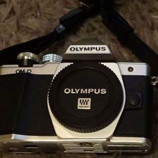 美品☆Olympus OM-D E-M10 Mark II+レンズセット(デジタル一眼)
